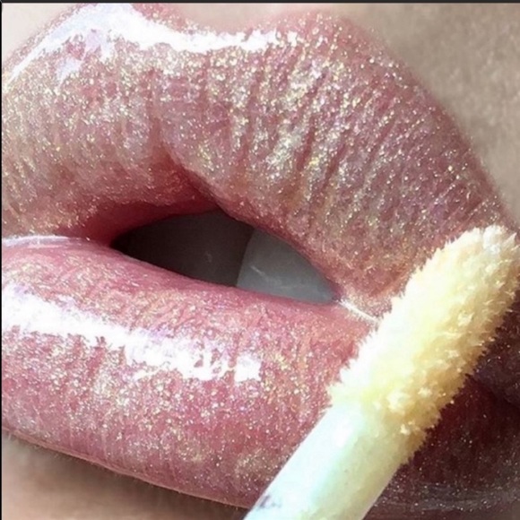 🆕 MAC Lipglass in GOLDFINCH - Picture 4 of 4